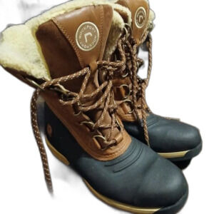 Men's Rockport Boots With Hydrosheild Thinsulate Size 8W Waterproof/ Insulated.
